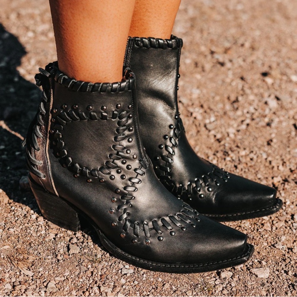 NWT FREEBIRD Walker Black Leather Whip Lace Bootie |Size 6/7 👢see recomm… - Picture 1 of 8
